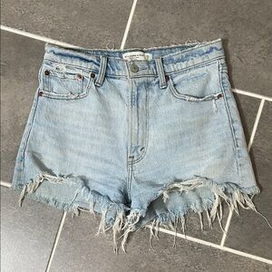 Abercrombie & Fitch The Mom High Rise Short size 25